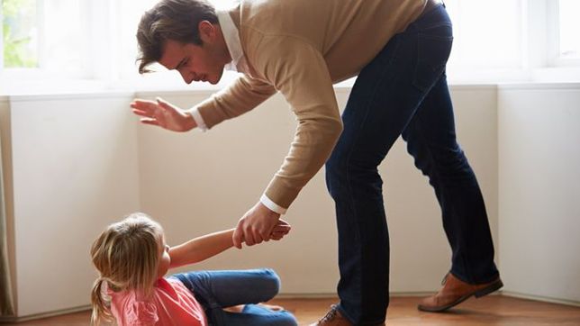 9 Bahaya yang menanti jika orangtua suka memukul anak