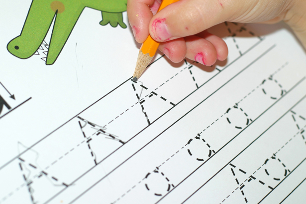 Tips membuat tulisan tangan anak rapi dan mudah dibaca