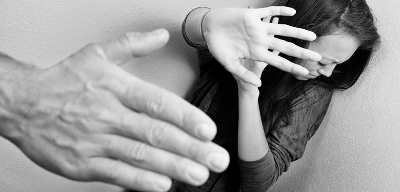 Melaporkan kasus KDRT dan kekerasan seksual